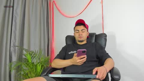 K A L I online show from December 1, 8:01 am