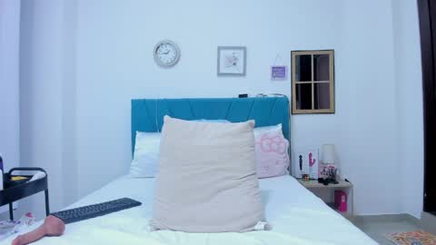 Kamilalopez online show from April 1, 1:06 am