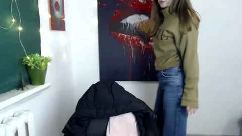 kamilla_love_ online show from December 15, 3:19 pm