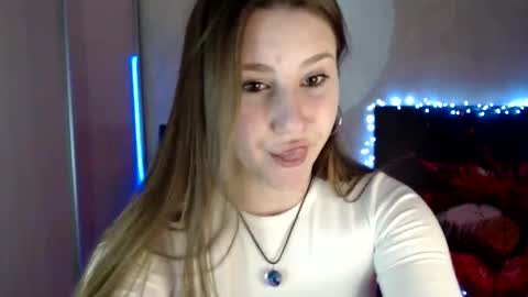 kamilla_love_ online show from April 25, 11:23 am