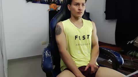 Snapshot of kanekixxxhot chatting on October 9, 2:33 pm andres online show from October 9, 2:33 pm