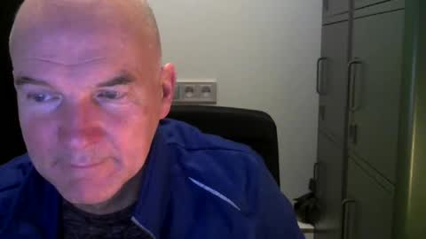 Robbie online show from December 3, 7:05 am