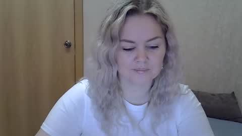 karennelsonx online show from March 13, 1:14 pm