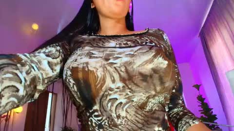 karina4squirt online show from December 17, 5:19 pm