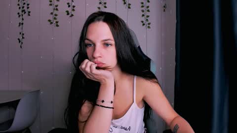 Snapshot of karla_lim chatting on September 19, 1:59 pm karla_lim online show from September 19, 1:59 pm