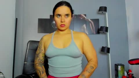 Snapshot of karlyjons_ chatting on March 5, 8:21 pm online show from March 5, 8:21 pm