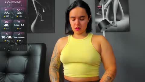 Snapshot of karlyjons_ chatting on October 20, 6:35 pm online show from October 20, 6:35 pm