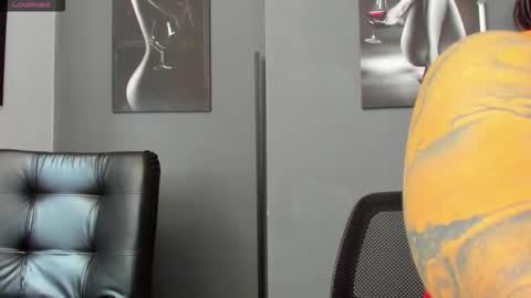 Snapshot of karlyjons_ chatting on October 17, 6:56 pm online show from October 17, 6:56 pm