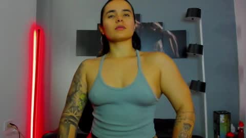 Snapshot of karlyjons_ chatting on March 7, 3:39 pm online show from March 7, 3:39 pm