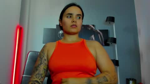 Snapshot of karlyjons_ chatting on January 22, 7:34 pm online show from January 22, 7:34 pm