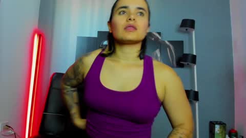 Snapshot of karlyjons_ chatting on January 21, 1:11 pm online show from January 21, 1:11 pm
