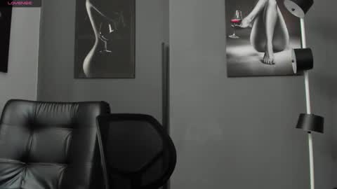 Snapshot of karlyjons_ chatting on September 19, 4:22 pm online show from September 19, 4:22 pm