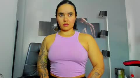 Snapshot of karlyjons_ chatting on February 28, 4:53 pm online show from February 28, 4:53 pm