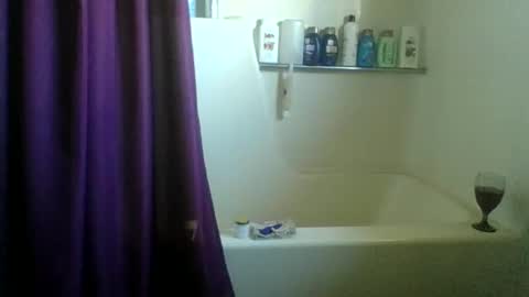 Karma Queen online show from November 8, 6:00 pm