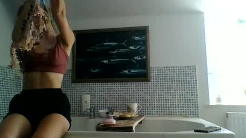 Karma Queen online show from August 1, 10:50 am