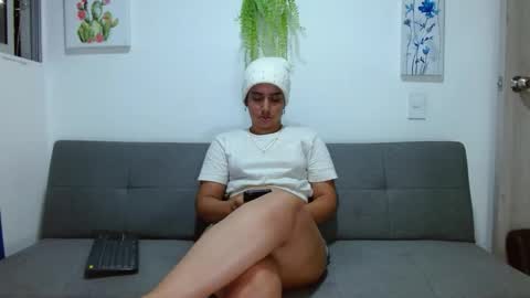 Independent model online show from February 6, 1:31 am