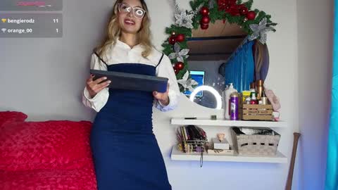 Snapshot of karol_goode chatting on December 14, 4:01 am karol_goode online show from December 14, 4:01 am