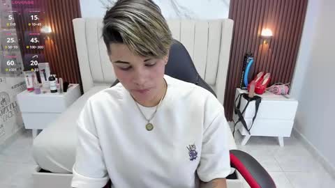 Snapshot of karolandluna chatting on February 22, 2:39 am Karol and Luna online show from February 22, 2:39 am