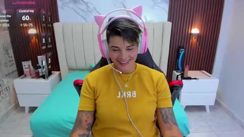 Snapshot of karolandluna chatting on March 12, 2:30 am Karol and Luna online show from March 12, 2:30 am