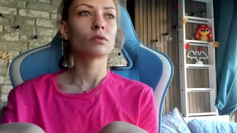 karoline121 online show from December 16, 7:48 am