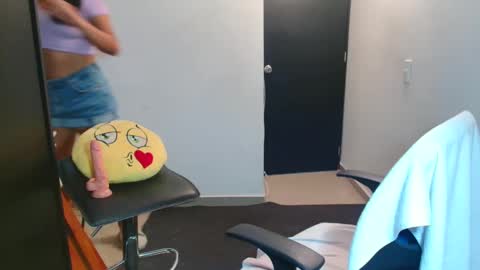 Snapshot of karolinecute chatting on February 27, 2:35 am karolinecute online show from February 27, 2:35 am