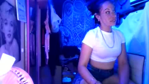 kash_kitty13 online show from March 6, 6:12 am