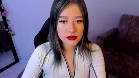 Alicia online show from May 17, 1:48 am