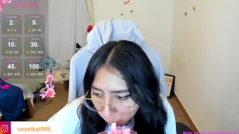 Snapshot of kat_ly_chan chatting on February 19, 12:33 pm Kat online show from February 19, 12:33 pm