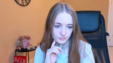 Snapshot of katekayer chatting on October 18, 9:24 am katekayer online show from October 18, 9:24 am