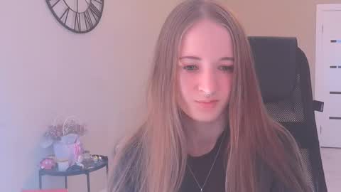 Snapshot of katekayer chatting on September 23, 8:41 am katekayer online show from September 23, 8:41 am