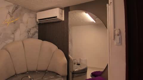 Im Katherine but call me Kate  online show from March 18, 12:11 pm