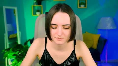 katewillows online show from April 6, 4:46 am