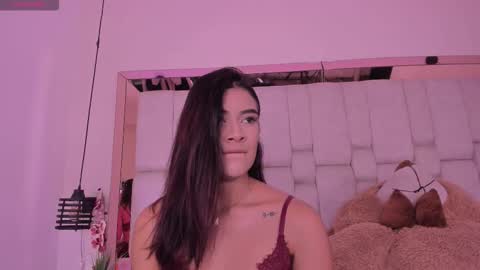katherineruiz_ online show from March 20, 12:43 pm