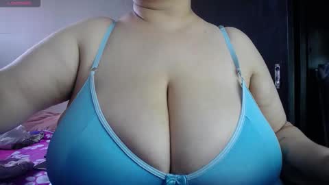 Snapshot of kathybigboobsbbw_ chatting on September 26, 8:06 pm kathybigboobsbbw_ online show from September 26, 8:06 pm