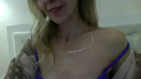 Snapshot of katia888 chatting on March 11, 1:56 pm katia888 online show from March 11, 1:56 pm