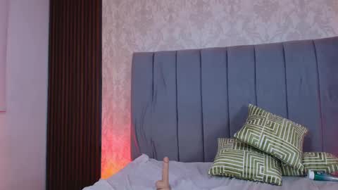 Snapshot of katia_moregb chatting on February 21, 11:10 pm Karen Villas online show from February 21, 11:10 pm