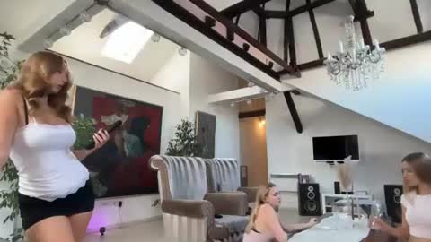 Katienext stream  online show from July 25, 12:58 pm