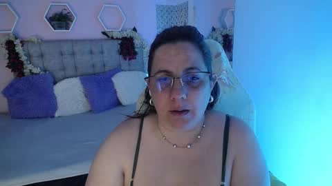 Snapshot of katiee_jones_ chatting on February 2, 3:49 pm Katherine online show from February 2, 3:49 pm