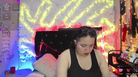 SHARON  KATIEE online show from January 17, 12:10 pm