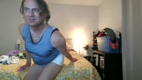 katieutopia online show from July 1, 3:15 am