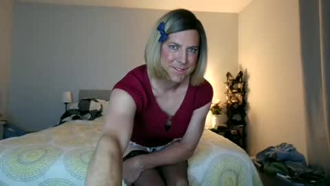 katieutopia online show from December 16, 12:51 am