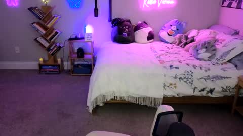 Katie Verona online show from February 27, 1:52 am