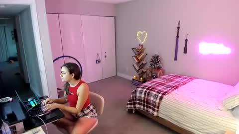 Katie Verona online show from December 6, 11:30 pm