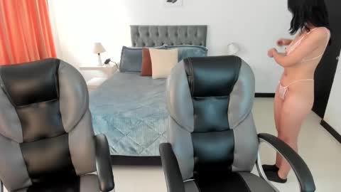 Snapshot of katnia_and_marcuz chatting on February 6, 12:59 pm Katnia and Marcuz online show from February 6, 12:59 pm