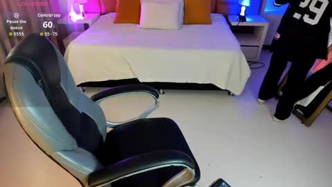 Snapshot of katnia_and_marcuz chatting on October 4, 12:03 pm Katnia and Marcuz online show from October 4, 12:03 pm