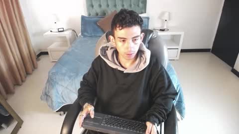 Snapshot of katnia_and_marcuz chatting on February 18, 12:17 pm Katnia and Marcuz online show from February 18, 12:17 pm