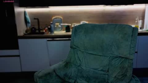 katniss_k online show from October 27, 6:35 am