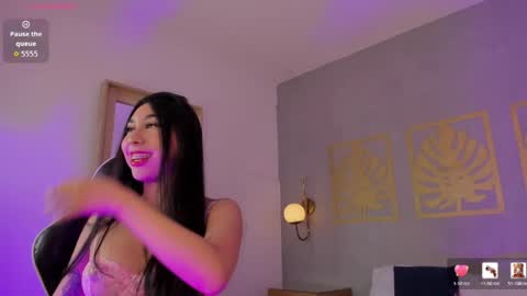 katnissa_ online show from June 5, 1:49 pm