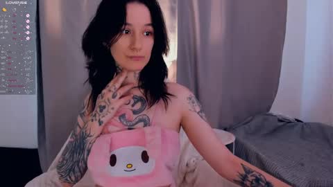 katrina_h0w online show from May 7, 4:08 am