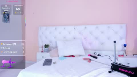 Snapshot of katte_landerr chatting on October 9, 2:44 pm Katte online show from October 9, 2:44 pm